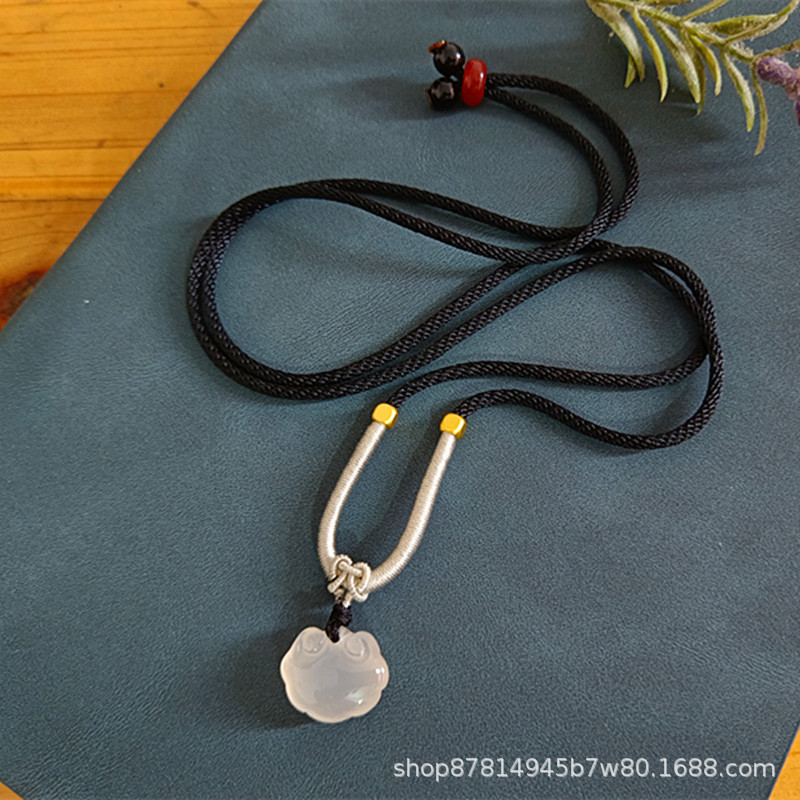 검은 밧줄이있는 작은 Ruyi 잠금 장치 (너비 16 및 높이 13mm)