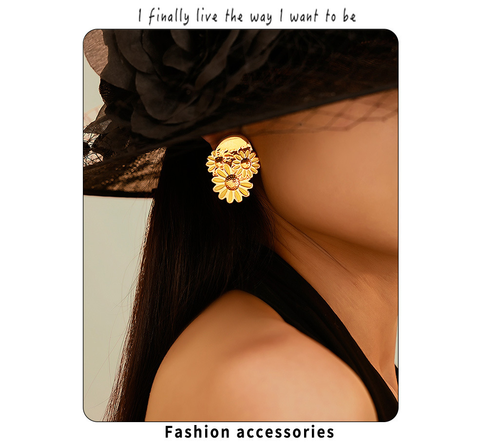 Boucles d'oreilles chrysanthème de style INS européen et américain Boucles d'oreilles goutte à goutte d'huile de marguerite en acier au titane Boucles d'oreilles rétro de tempérament pour femmes_voghion.com