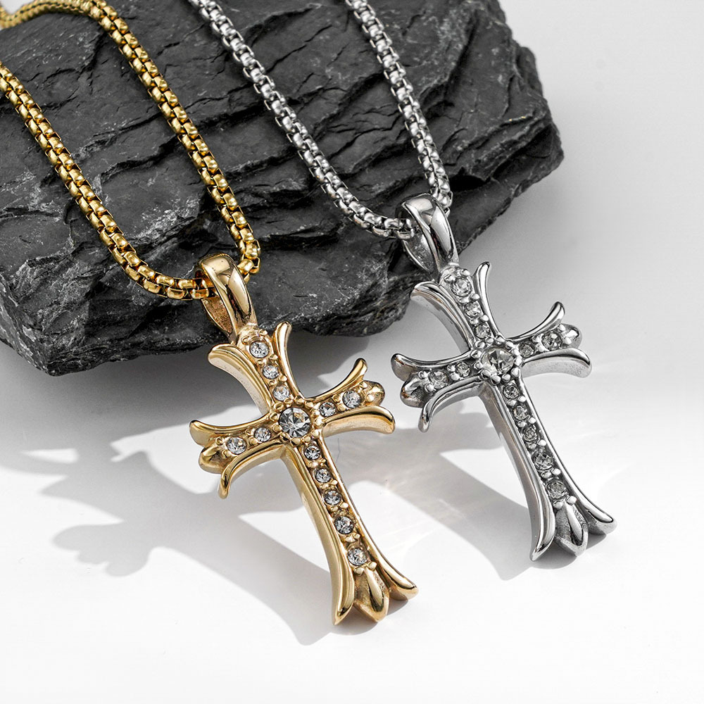 Cross-border jewelry wholesale titanium steel cross heart hip hop personality stainless steel pendant European and American men's necklace