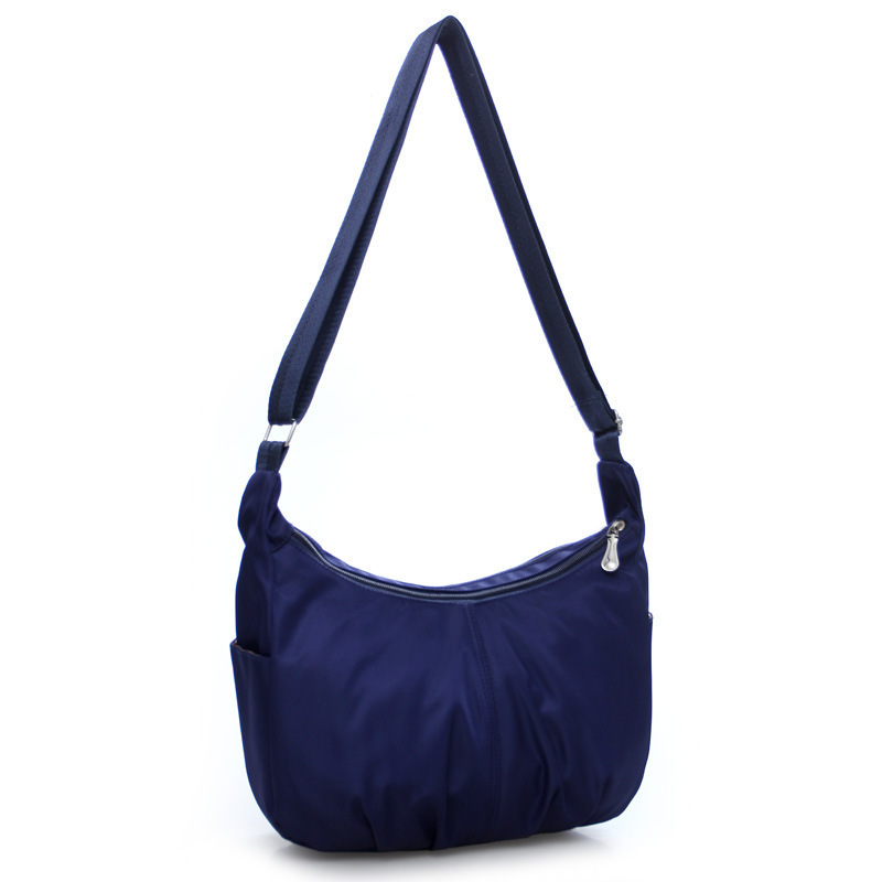 Women's Nylon Solid Color Vintage Style Dumpling Shape Zipper Shoulder Bag display picture 1