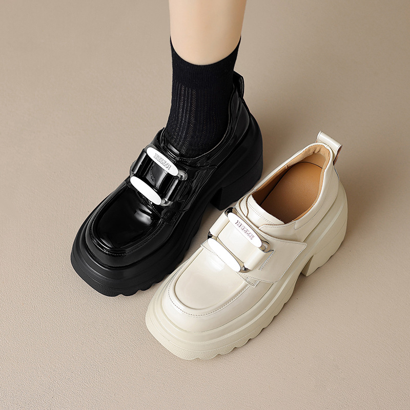 Giày loafer nữ đế xuồng platform phong cách Anh quốc, gót cao 6 cm, mũi tròn, quai ngang dán — Đen bóng, Be bóng