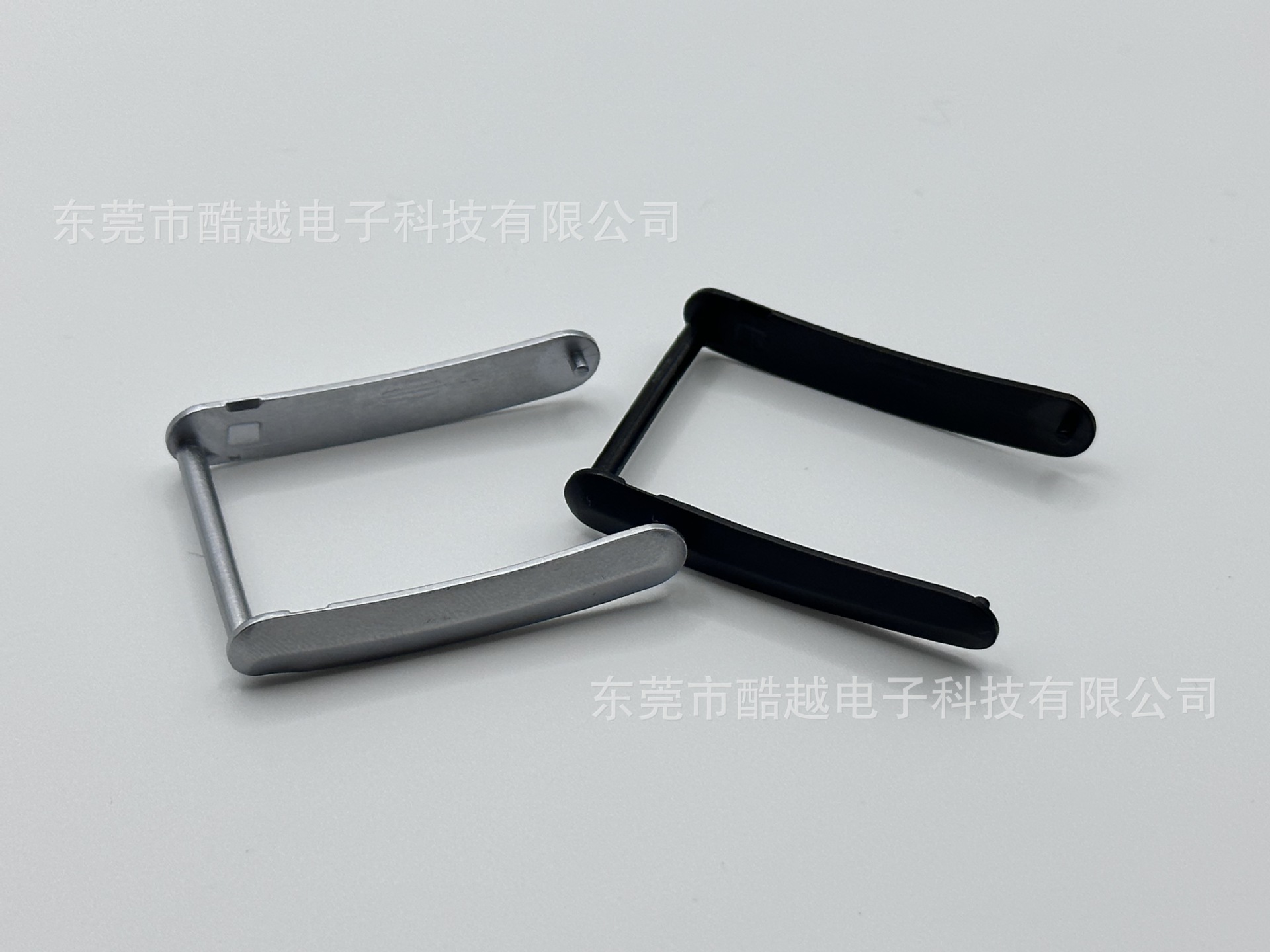 기본적으로 프레임이 없습니다. 프레임이 필요한 경우 고객 서비스에 문의하십시오.