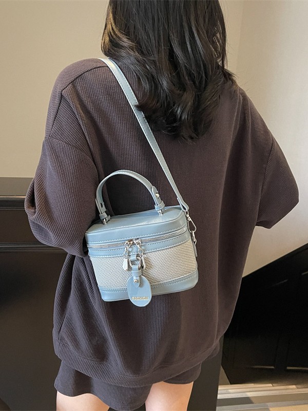 Caja portátil de moda retro transfronteriza Bolsa cuadrada pequeña para mujer 2025 nuevo bolso de mensajero de un solo hombro con textura de alta gama