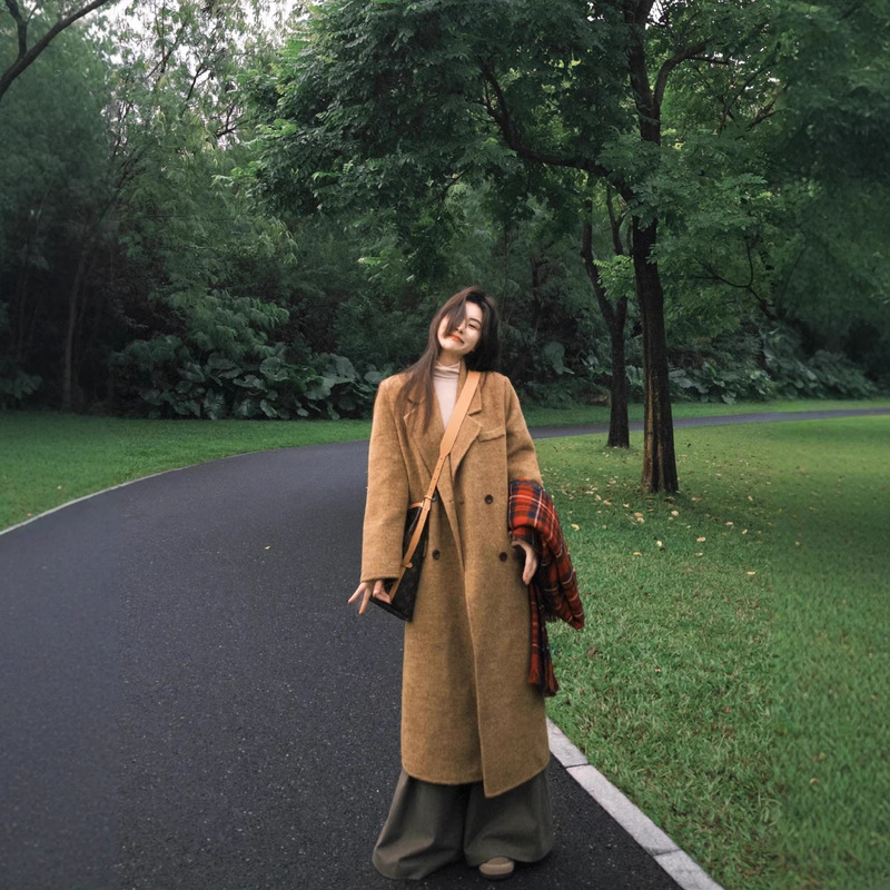 Brown Woolen Outwear for Women in Autumn and Winter New Style Quilted Thickeneded Mid-Length Woolen Outwear for Small People with Knee-Length Feel