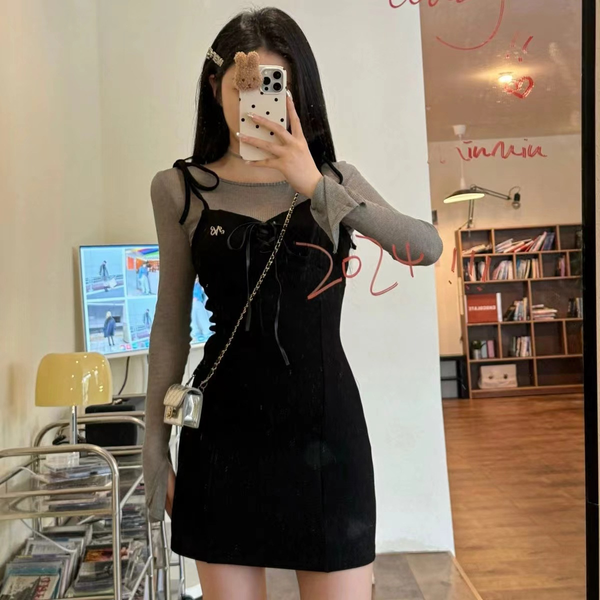 헵번 스타일 블랙 슬링 원피스 어린이 이른 봄 2025 작은 남자를위한 새로운 스타일 세트 원피스
