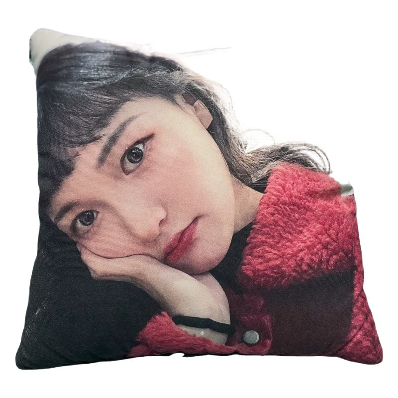 Многофункциональное одеяло-подушка, подходящее для использования в любое время года, с возможностью персонализации с изображениями знаменитостей и нанесением логотипов.