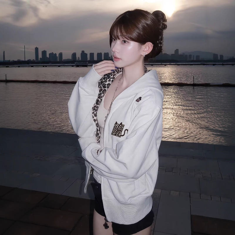 American Little Devil Cardigan Hooded Sweatshirt for Men and Women in Autum Lazy Design Cleanfit Couple Short Jacket