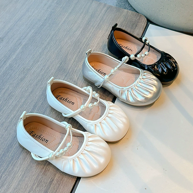 Маленькие кожаные туфли для девочек жемчужные туфли осенние детские французские туфли принцессы 2024 новые женские ботинки на мягкой подошве