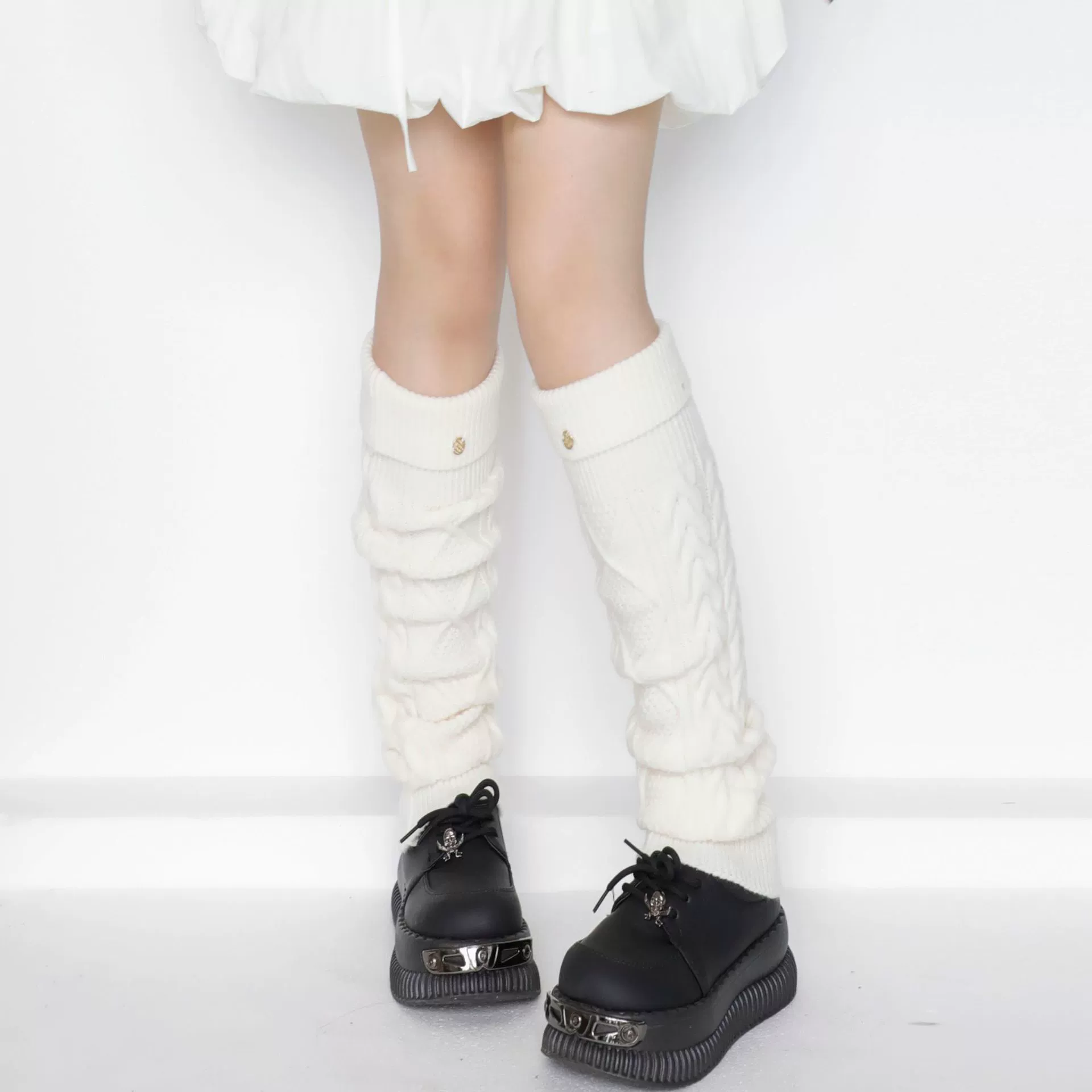 Knitted metal gaiters with diamond pattern, increased thickness, mid length