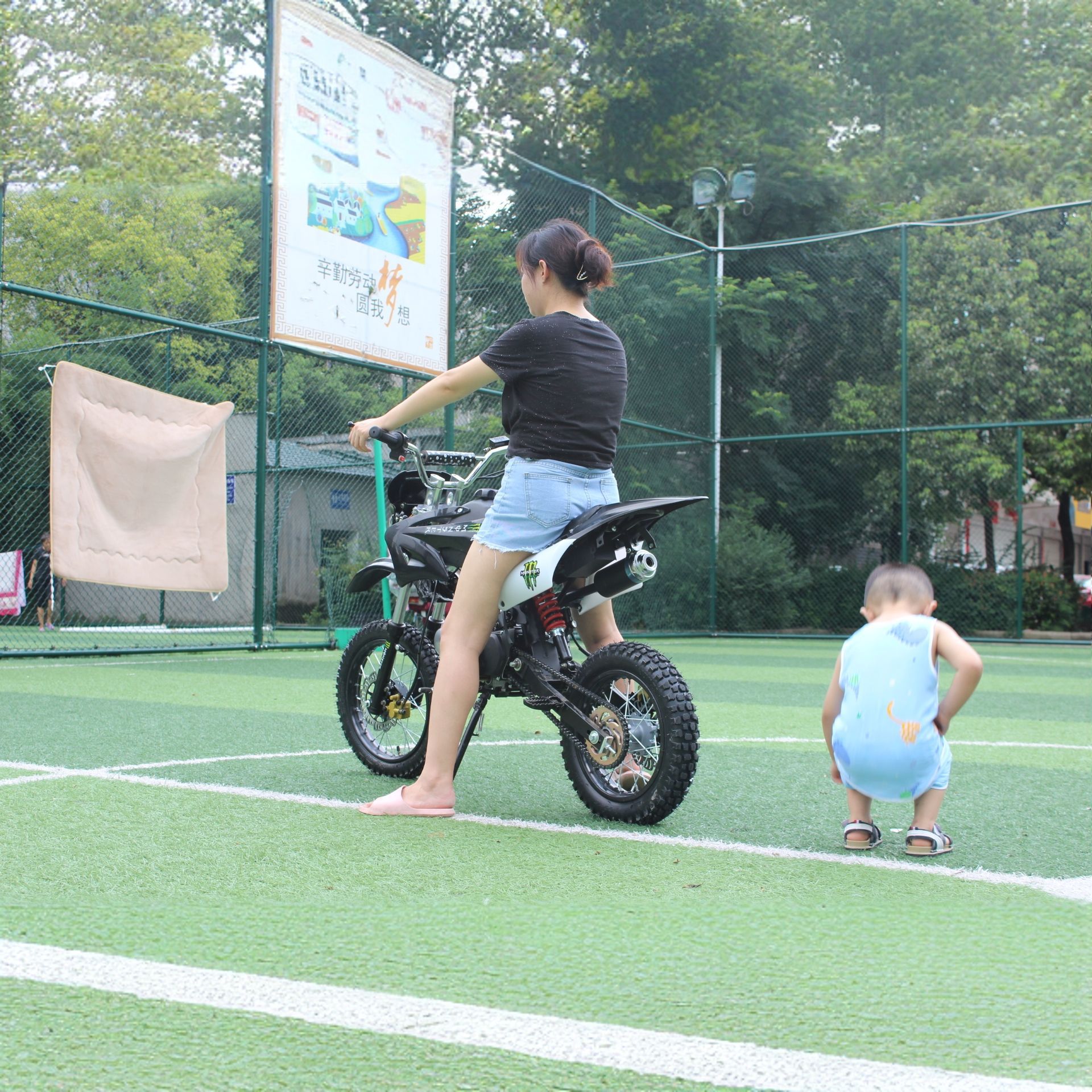 Small Off-Road Mountain Dirt Bike Fuel-Powered Two-Wheeler 125Cc All-Terrain Mountain Dirt Bike