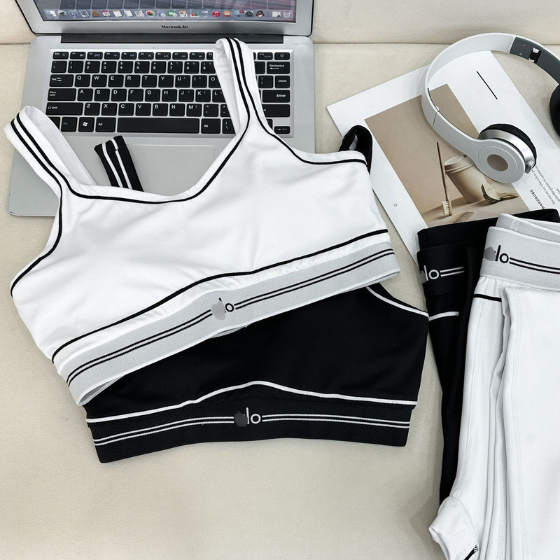 A*O Same Style Yoga Set Training Clothes Fitness Wear with Inner Padding Elastic Stretchy White Striped Breathable Sportswear A*O Same Style Yoga Set Training Clothes Fitness Wear with Inner Padding Elastic Stretchy White Striped Breathable Sportswear