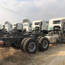 出口帕劳400马力豪沃载货车FOB价格