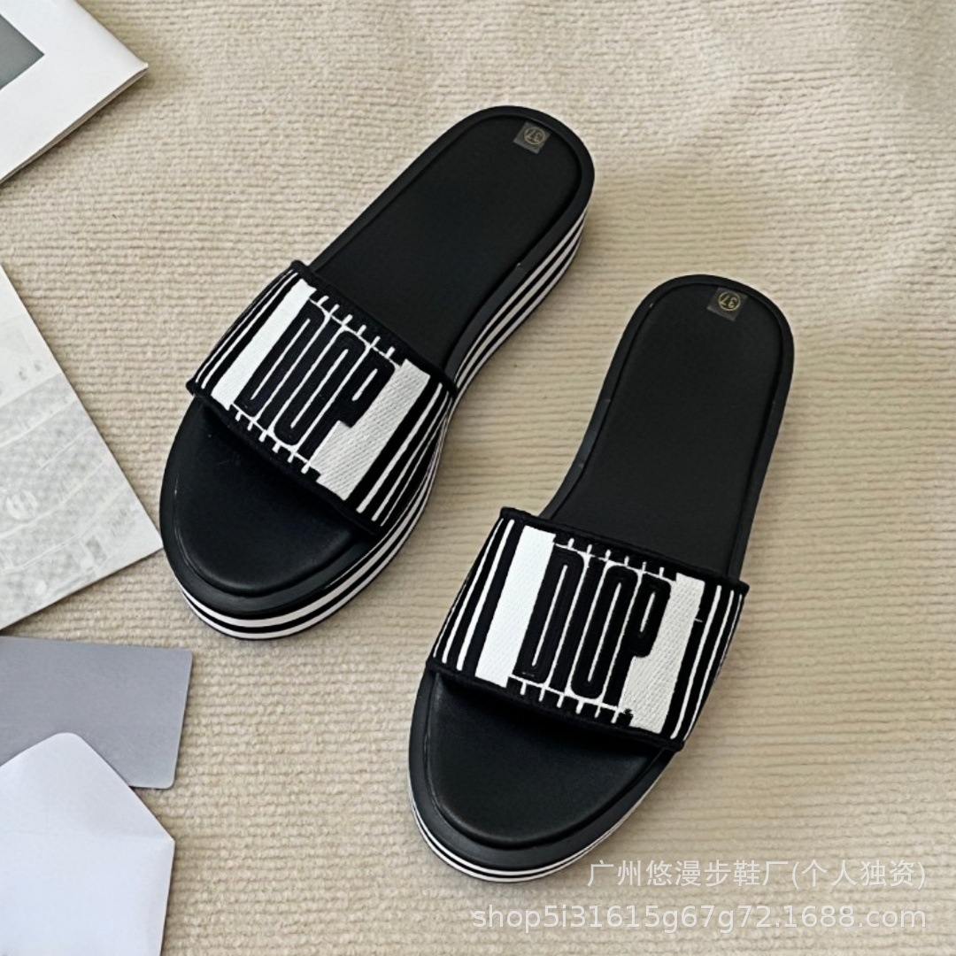 D letras zapatillas para mujeres de verano 2026 cuerdas de cáñamo casuales de fondo grueso versátil altura de playa zapatillas frías