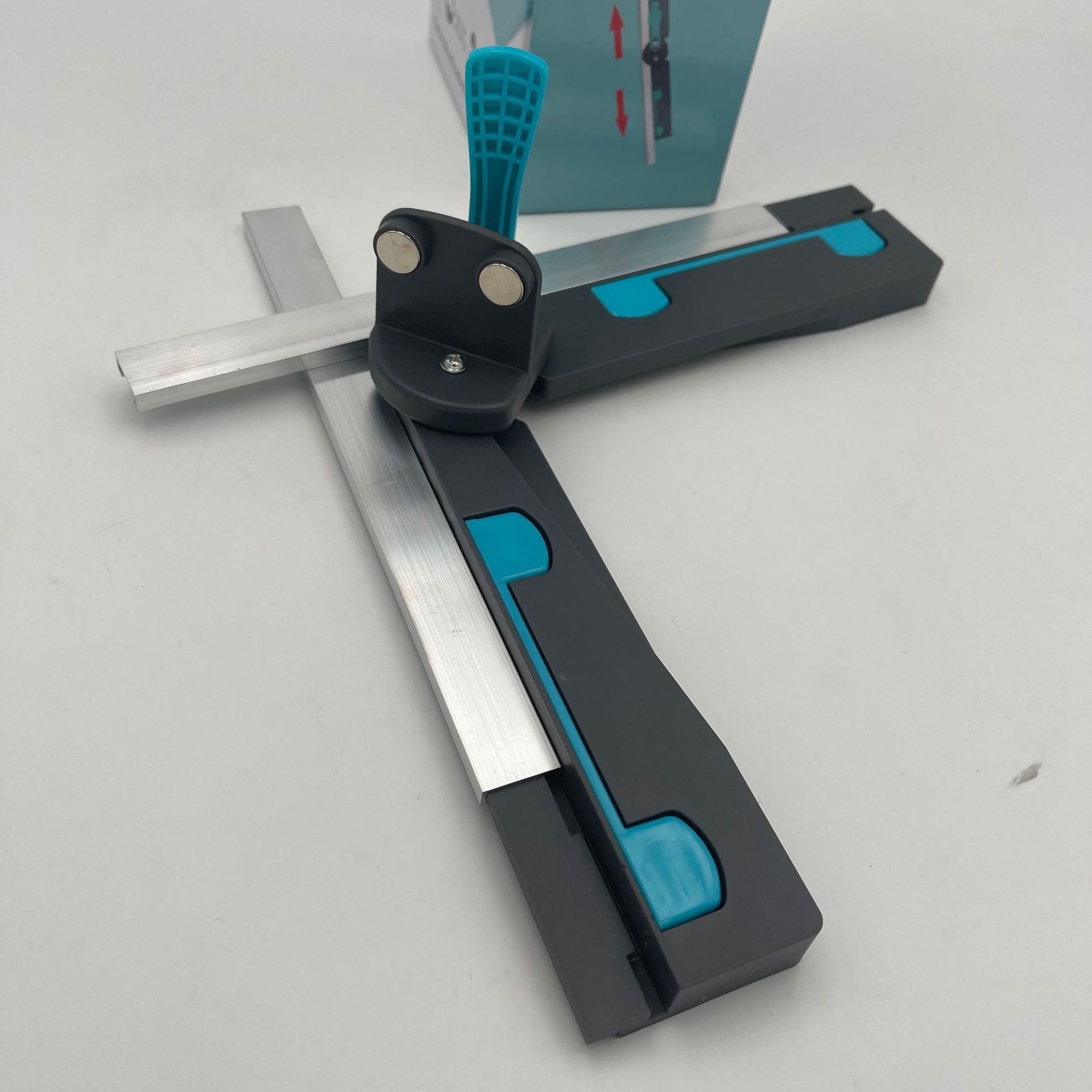 2세대 직각 절단기