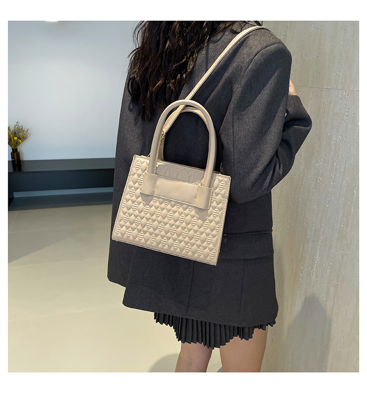 Leisure for women 2024 new item, niche simple diamond grid handbag, fashionable and popular single shoulder crossbody_voghion.com