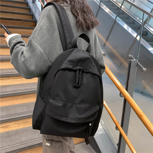 Minimalist monochrome backpack for men and women, travel and casual use, large capacity, water-resistant, student dual-shoulder backpack