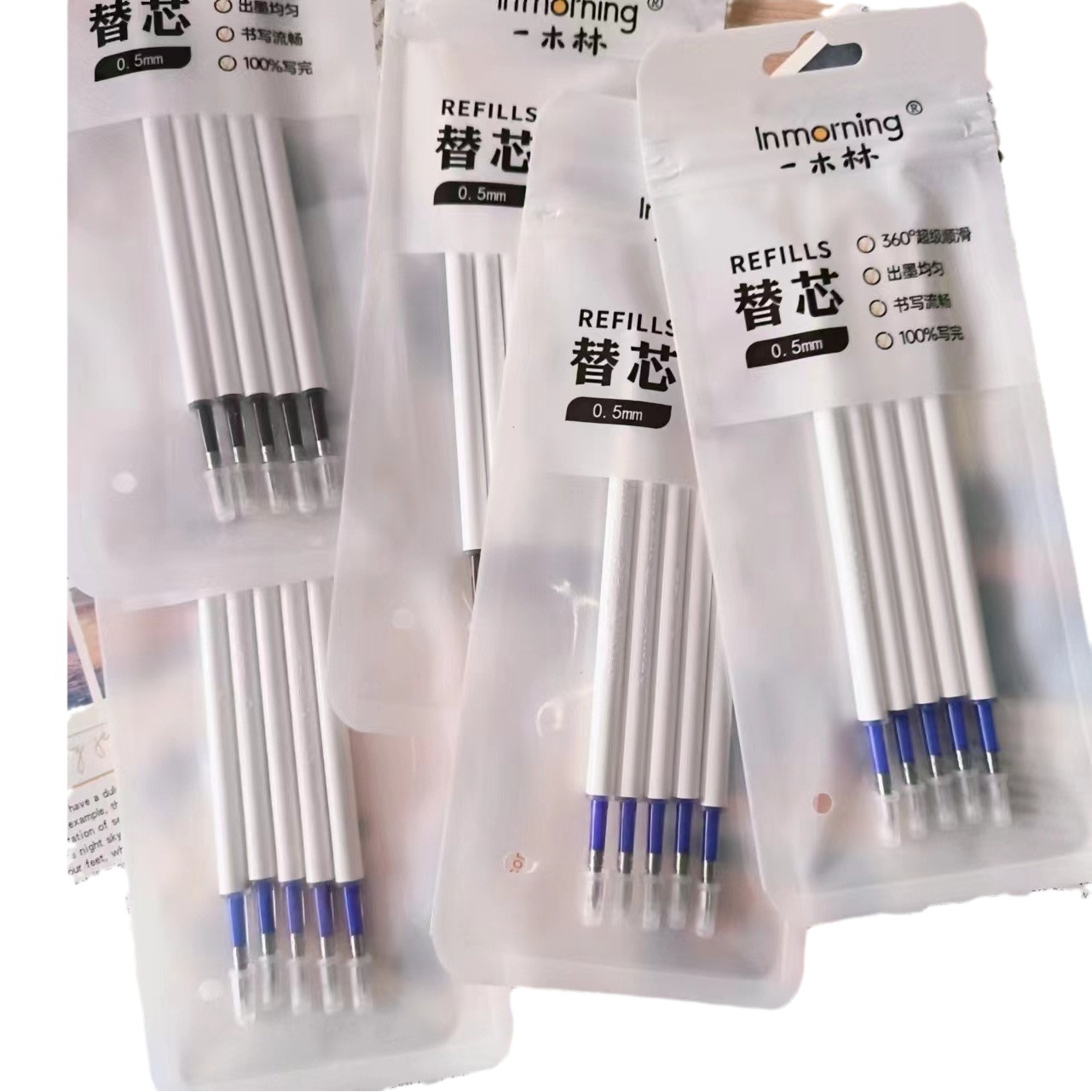 A wood forest press erasable refill crystal blue mo mo mo le press easy-erase pen neutral core black 0.5 bullet