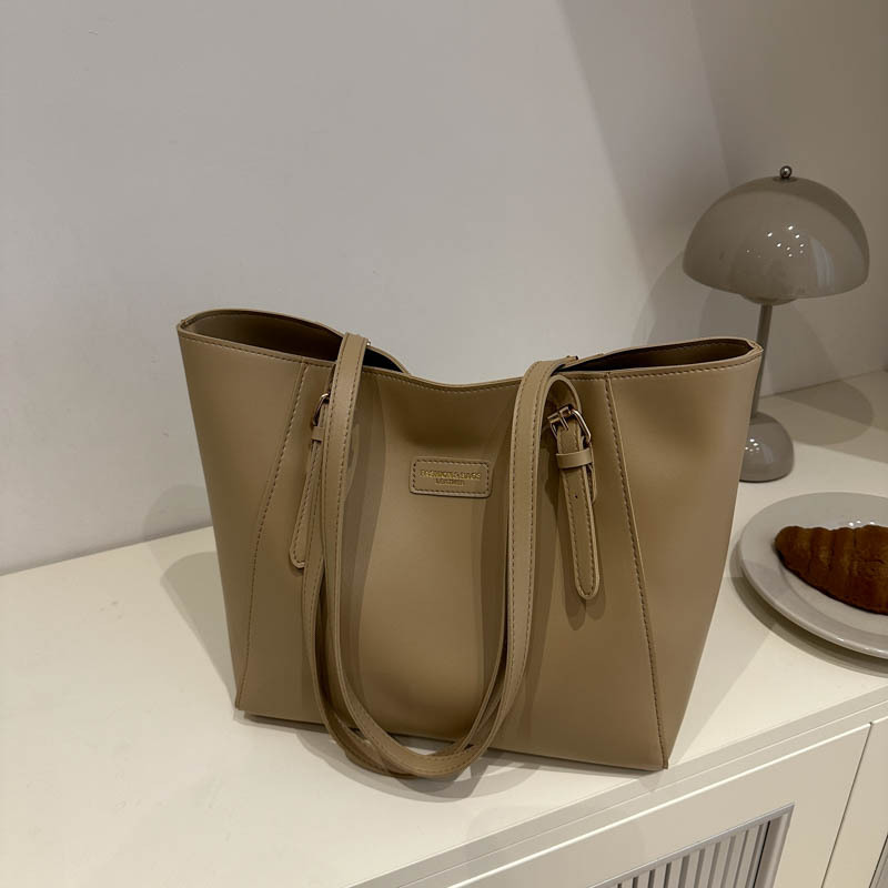 Gran capacidad de ocio retro bolso 2024 nueva moda simple de color sólido extranjero bolso de hombro portátil de mujer debajo de la axila