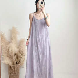2026夏季新款砂洗肌理皱麻连衣裙女文艺纯色圆领套头宽松吊带裙