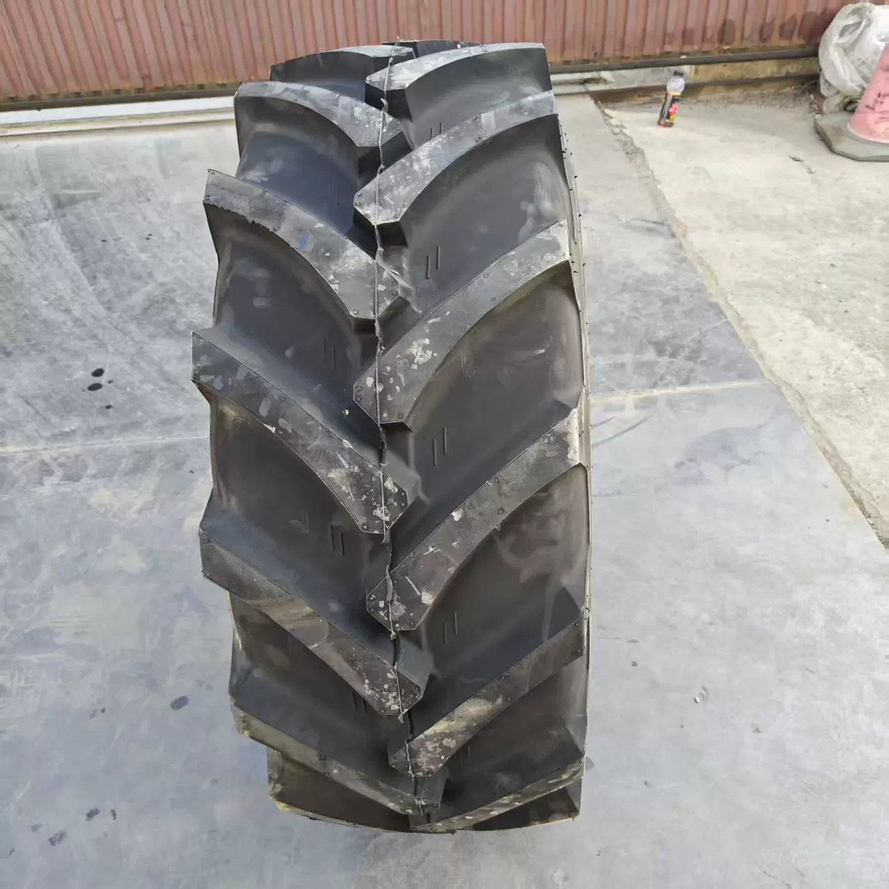 拖拉机轮胎16/70-24 R-1人字花纹 20.5/70-16  16/70-20