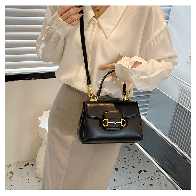 Borsa alla moda coreana 2024 Tendenza borsa a tracolla a colori a contrasto con spalla semplice e personalizzata per nuove donne primavera_voghion.com