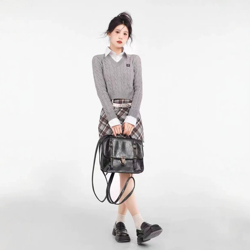 Gray Faux Two-Piece Polo Collar Cable Knit Sweater for Women, Spring and Autumn College Style, Short Slim Fit for Early Autumn Gray Faux Two-Piece Polo Collar Cable Knit Sweater for Women, Spring and Autumn College Style, Short Slim Fit for Early Autumn