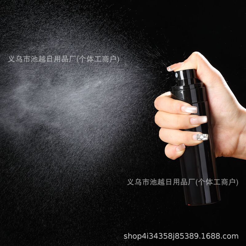超微細スプレーボトルはアルコール消毒花露を入れて、小さな瓶の空瓶化粧水スプレーポットを持ち歩いている|undefined