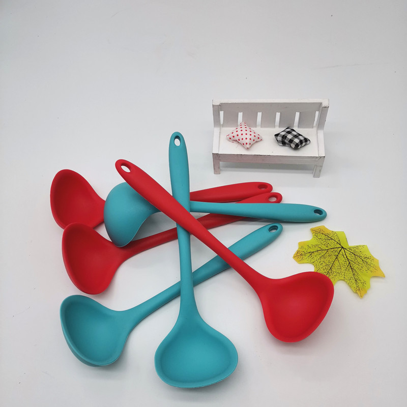 Small silicone soup shell