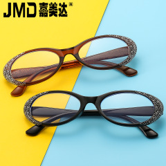 新型老眼鏡にはブルーレイ防止の女性が含まれています。