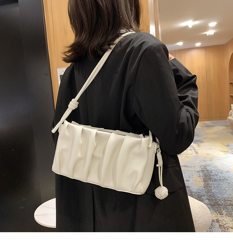Autumn 2021 New Fashion Messenger Underarm Bag Fold Western Style Single Shoulder Bag display picture 8
