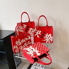 新しいフェルトの手提げ袋は赤いフェルトの手提げ袋をカスタマイズしてプレゼントします。