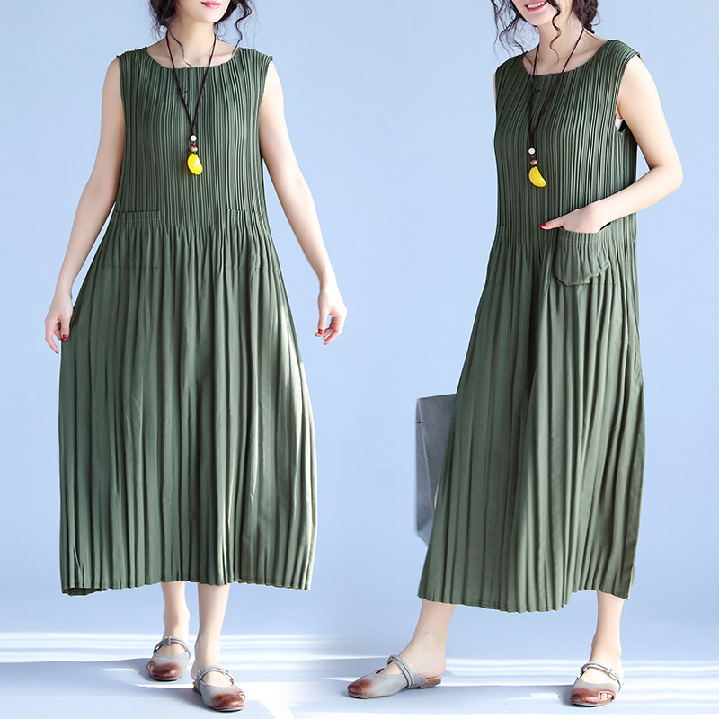 Real Shot of In-Stock 2026 Summer Fashion Loose Slimming Pleated Mid-Length Round Neck Pullover Sleeveless Strap Dress for Women