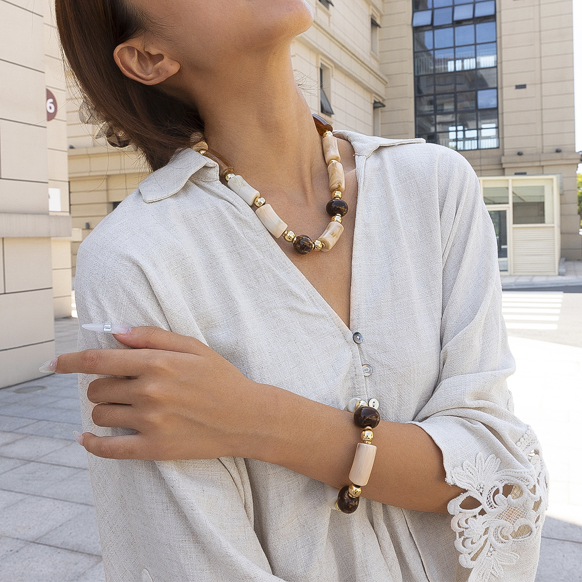 Collar de acrílico de acero inoxidable de la UE y los Estados Unidos, mujeres de otoño y invierno exagerado, acero de titanio de lujo ligero no se desvanece, explosión transfronteriza