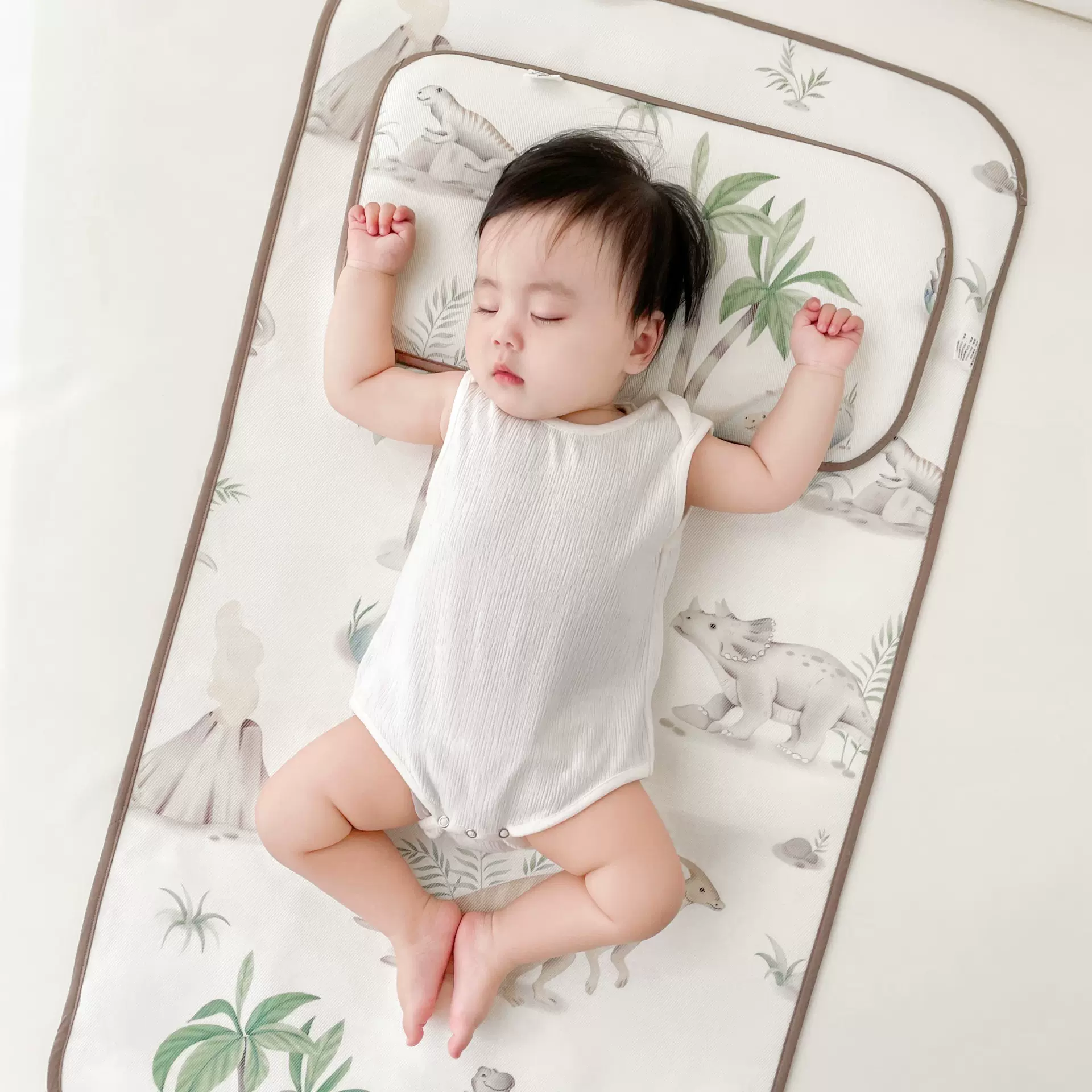 婴儿凉席A类母婴级透气吸汗春夏冰丝席宝宝睡觉推车席儿童幼儿园