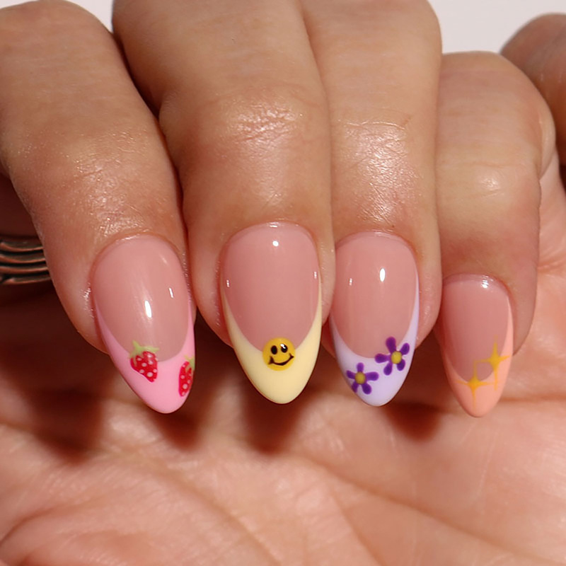 Cross-Border Hot-Selling French European Almond-Shaped Artistic Strawberry Smiley Face Manicure Wearable Nail Color Nail Patch Fake Nails