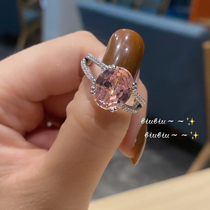 Fashionable Geometric Light Inlaid Zircon Natural Pink Crystal Ring display picture 3