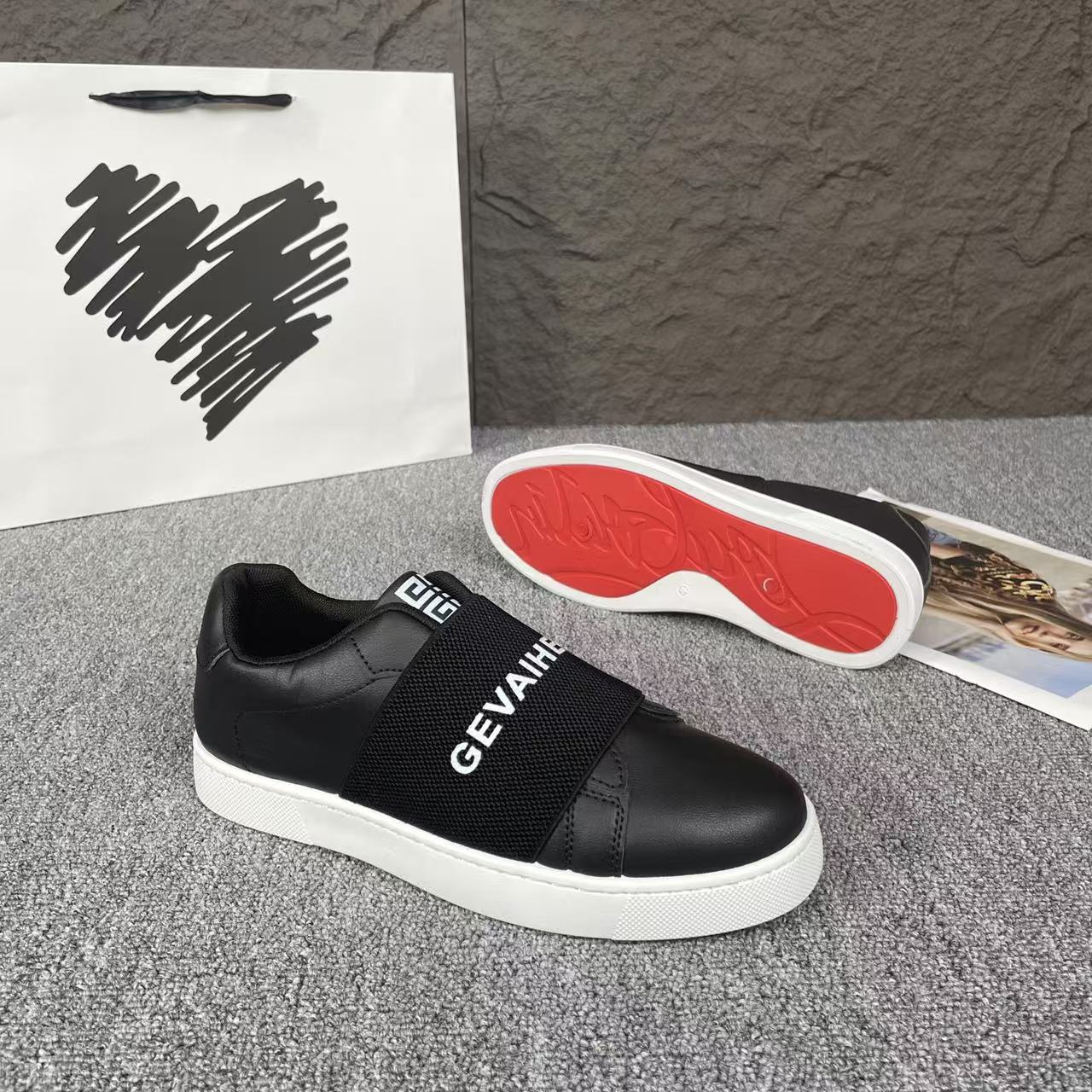 Kişi üçün yüngül idman ayaqqabısı, yumşaq altlıqlı slip-on