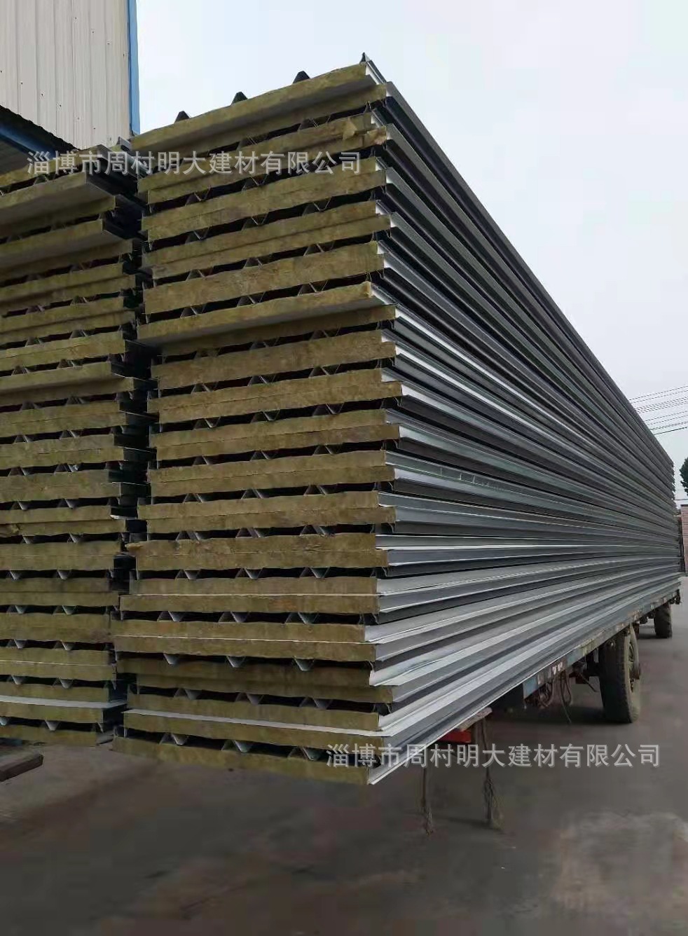 销售 岩棉彩钢夹芯板  屋顶岩棉板 烤箱板单层彩钢瓦 量大从优