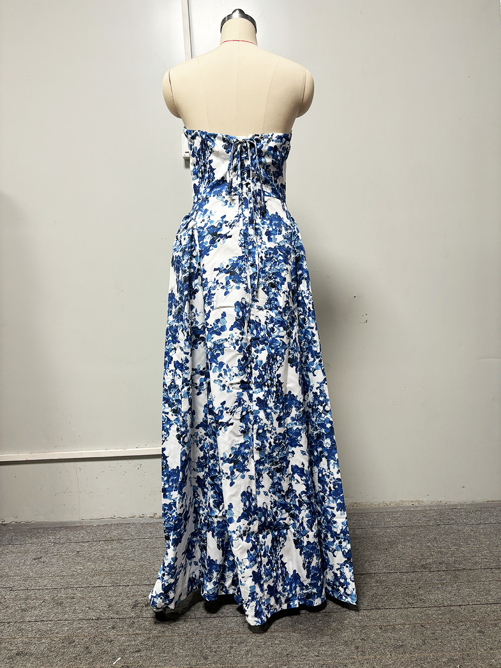 Abito da sera elegante con spalle scoperte per donna primavera estate_voghion.com