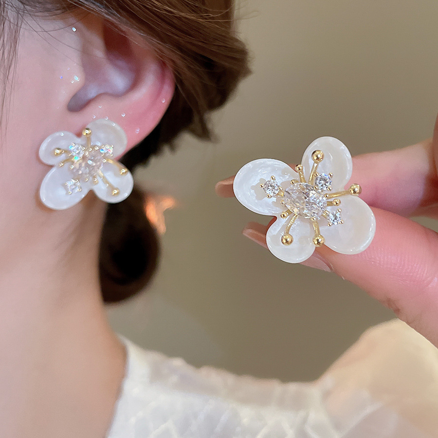 Pendientes de flores de color dopamina Pendientes dulces y frescos de primavera y verano Pendientes pequeños y elegantes de alta gama para mujer