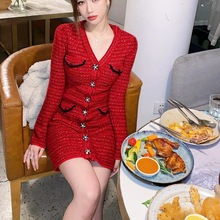 法式秋冬新款名媛小香风针织连衣裙女圣诞年会闪钻花瓣扣子羊毛裙