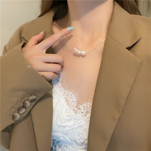 Summer Pearl Necklace  New Women's Light Luxury Unique Clavicle Chain Ins Design Necklace Simple Accessory
