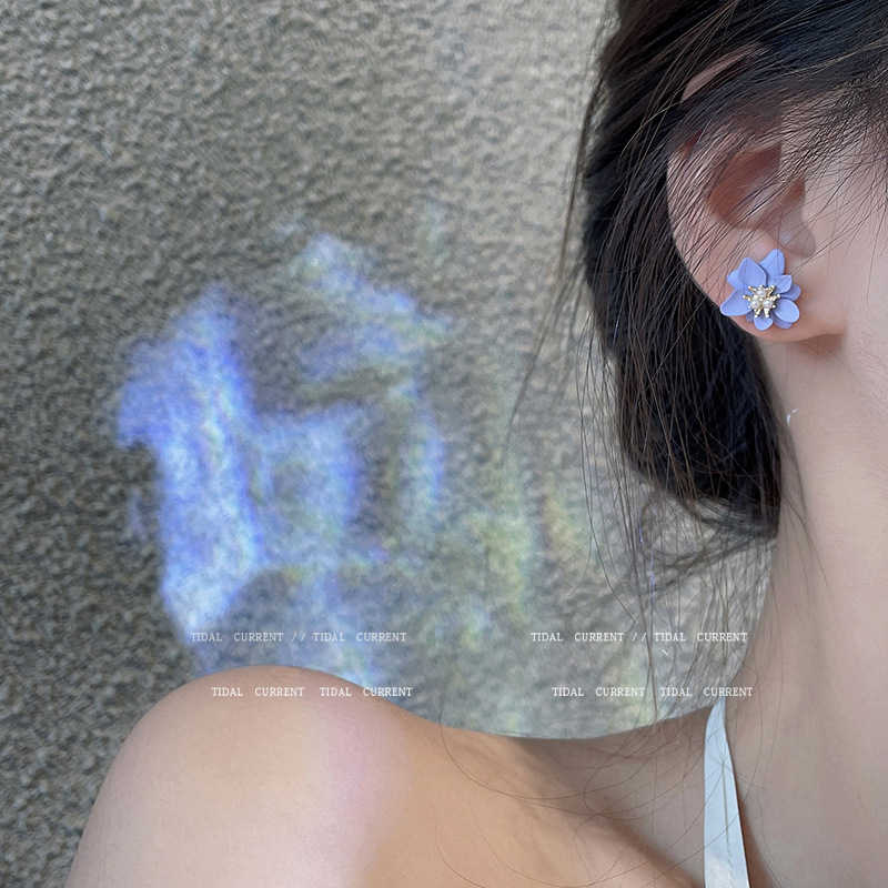 S925银针淡紫色花瓣耳环2023年新款潮时尚耳钉女高级感珍珠耳饰品