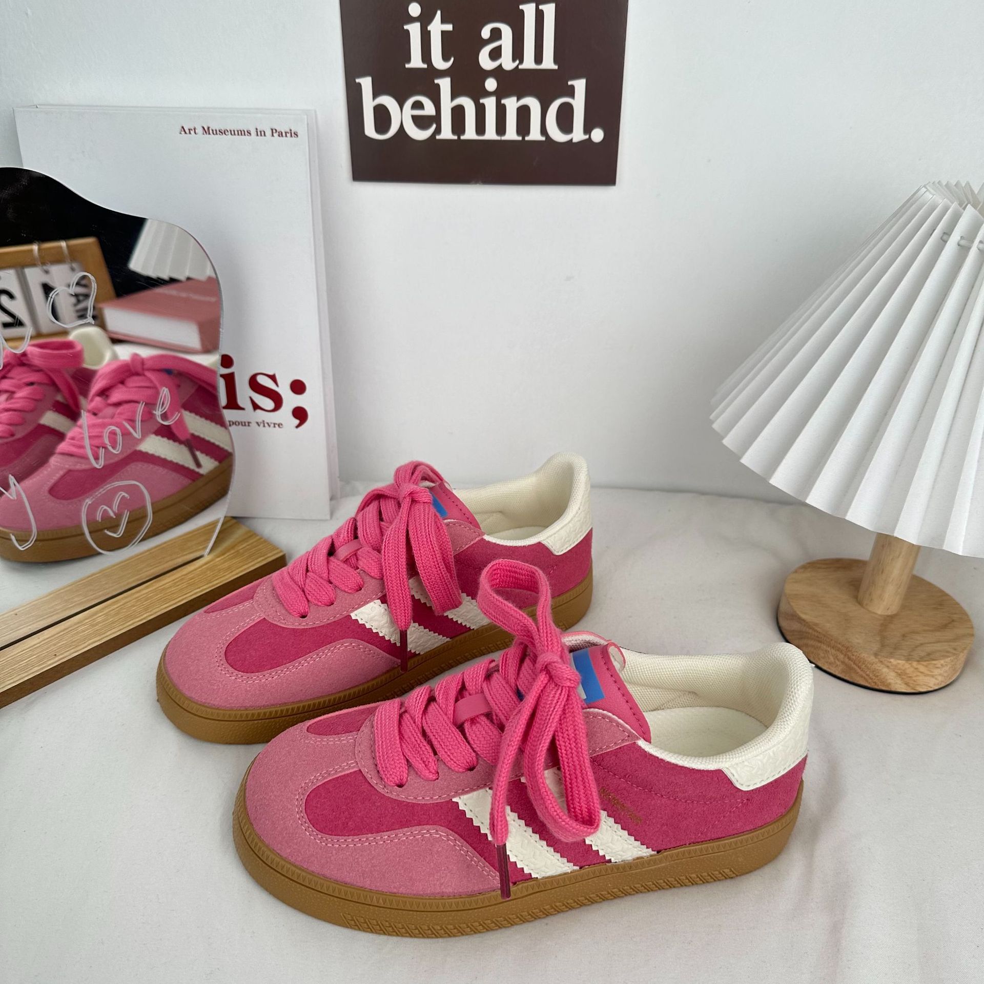 Yuanbo 2024 primavera y verano zapatos de entrenamiento alemán amarillos de moda para mujeres de nicho universal zapatos de skate británico de color 5097