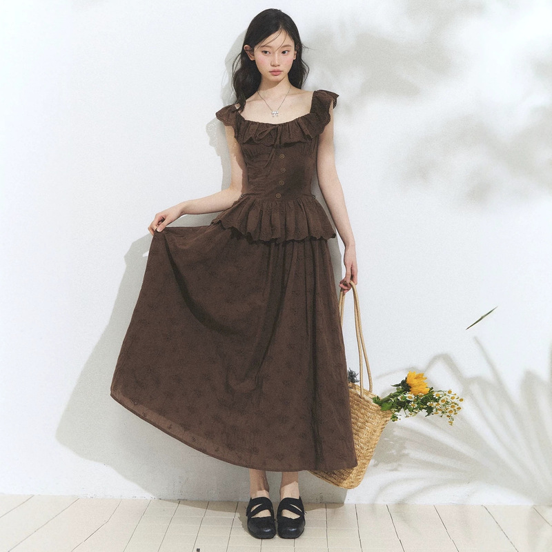 Annatto Brown Wild Retro Embroidered Square Neck Sleeveless Dress for Women, Waist-Cinching Slimming Lace Collar Brown Long Dress