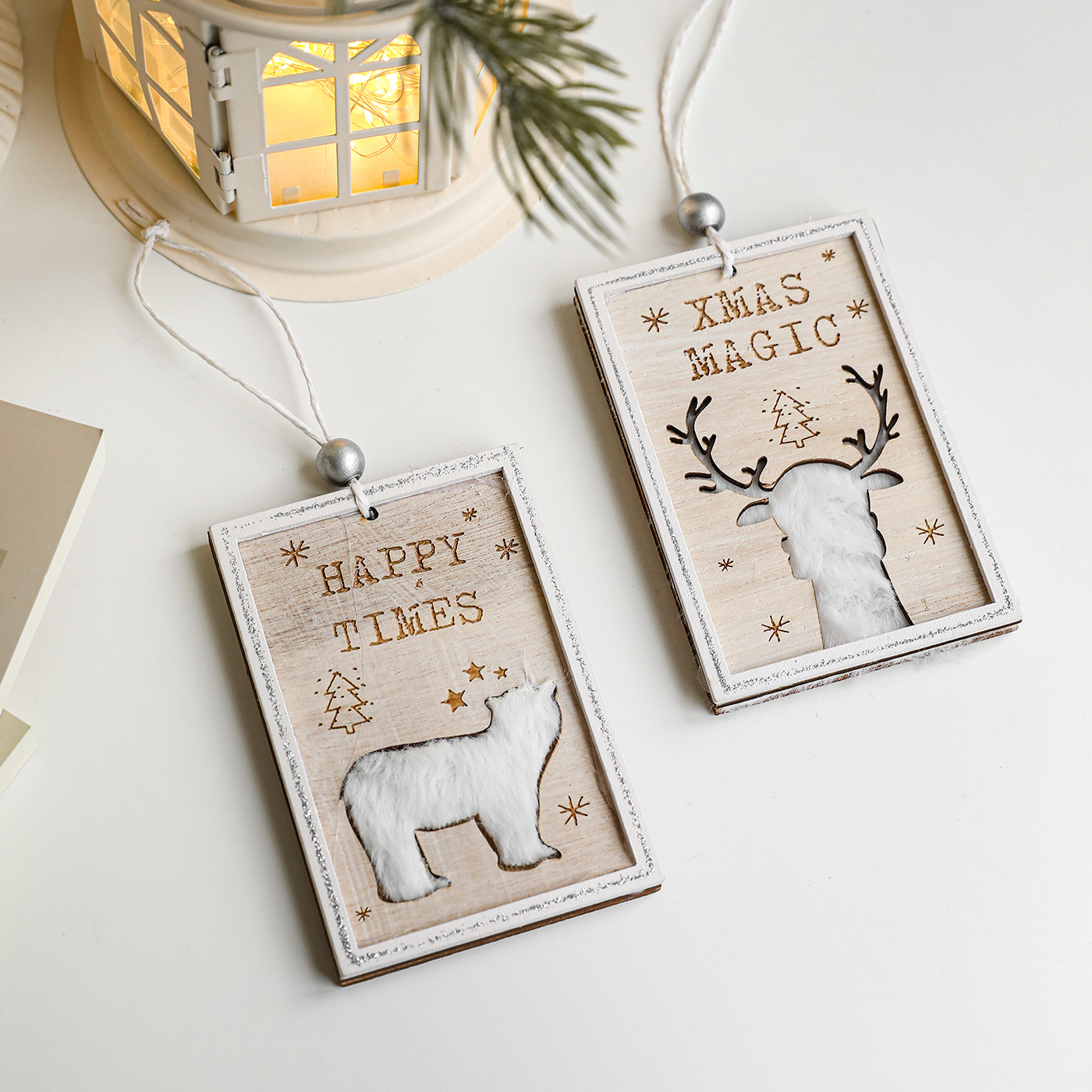Nuevos colgantes de madera de madera hueco de peluche cuadrado impresión decoración de árbol de Navidad colgantes diseño de escena de alce
