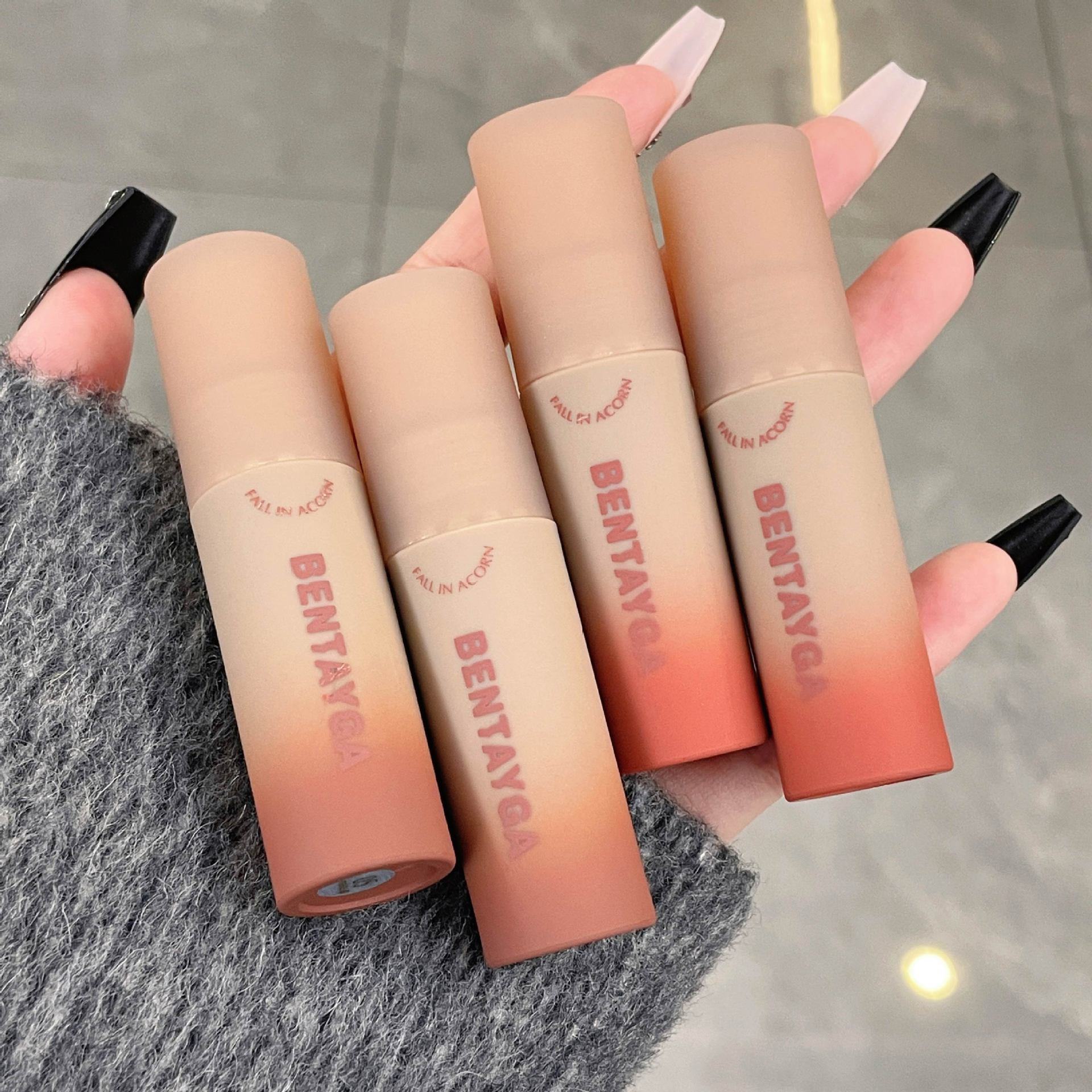 BENTAYGA's autumn-filled velvet lip gloss, matte whitening lip gloss, nude makeup, versatile makeup, student affordable wholesale undefined
