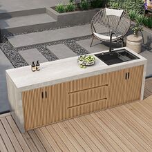 ����ȫ�X�Ͻ��Ұ�ϴ��̨��һ�w������e�����@��ˮ����ˮ�ۃ��