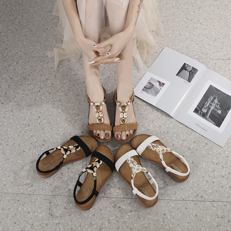 En stock Z2927-1 nuevo 2024 sandalias europeas y americanas de las mujeres retro hebilla tejida moda casual con cuentas sandalias de playa