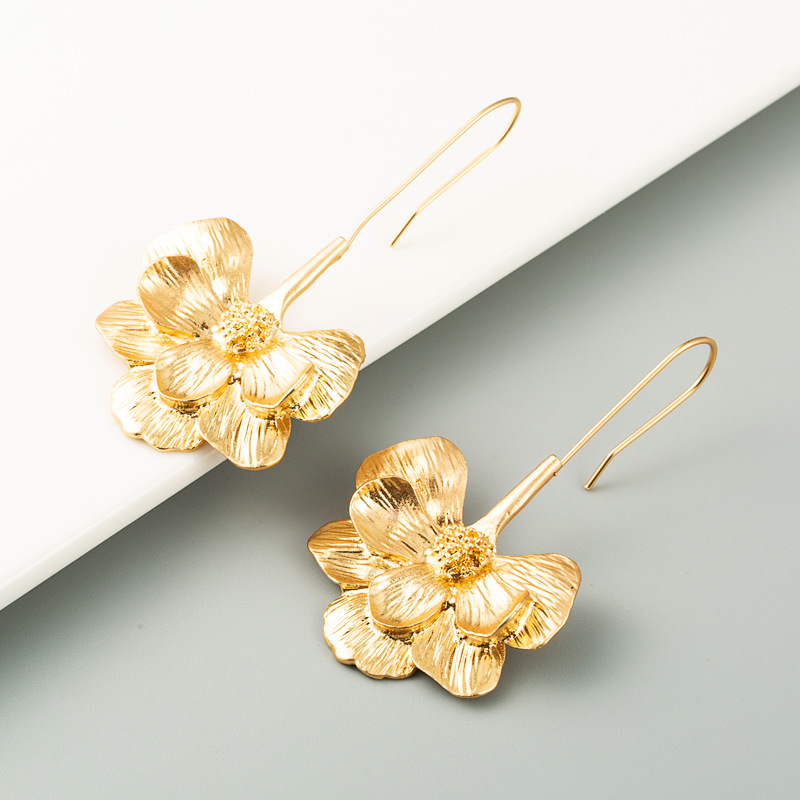 Simple Solid Color Flower Shaped Alloy Ear Hook Earrings Wholesale display picture 4